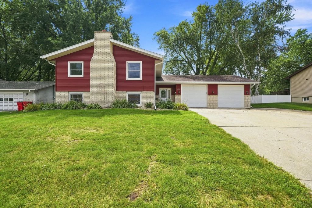 308 3rd Street Ne, Byron