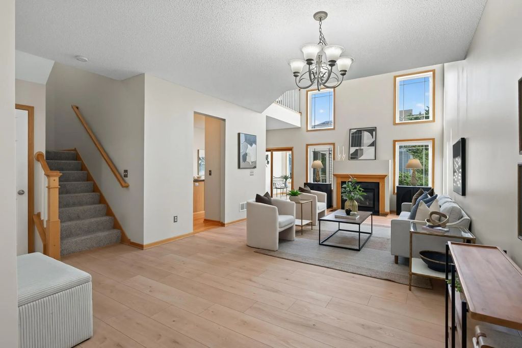 594 Sutherland Drive, Woodbury