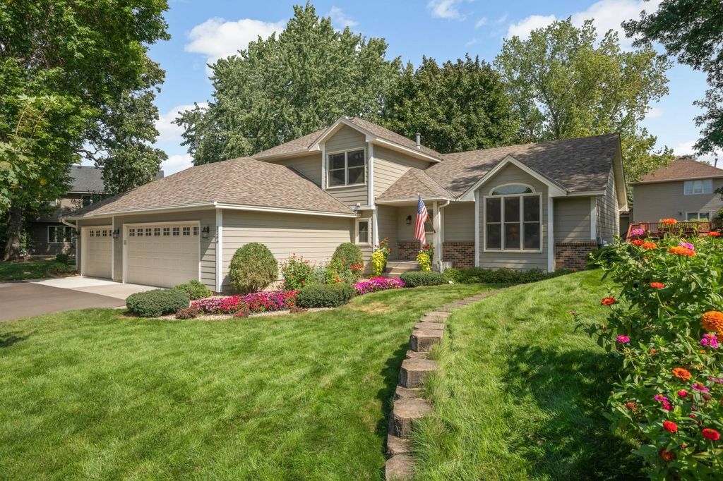 3266 Rolling Hills Drive, Eagan