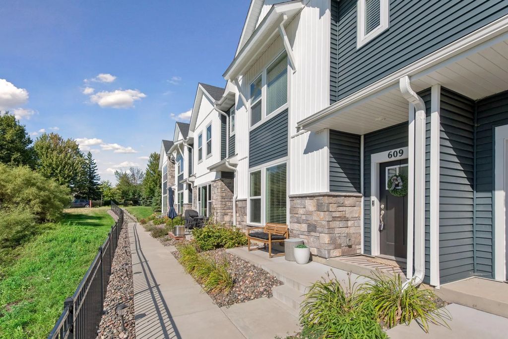 609 Blossom Circle, Orono