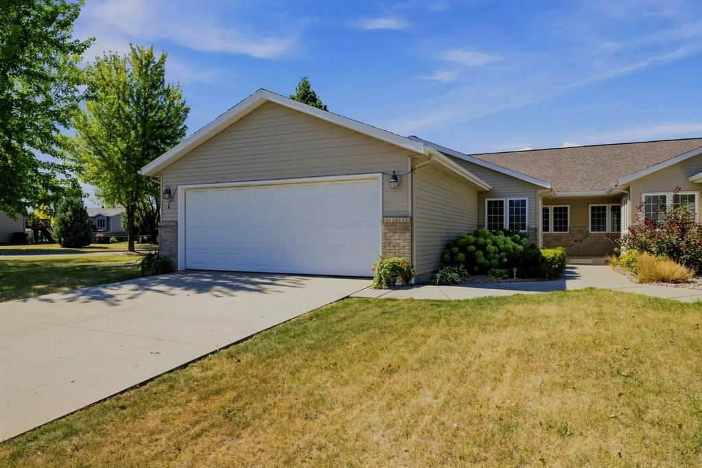 3595 Harrison Street S, Fargo