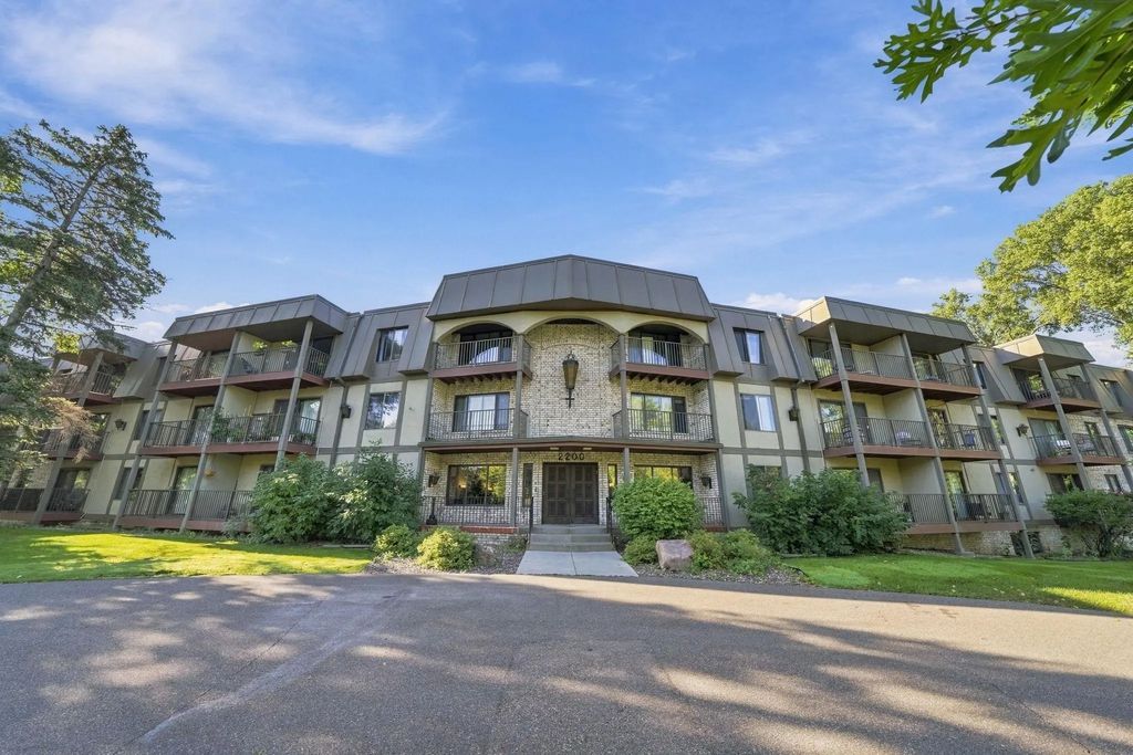 2200 Nevada Avenue S 312, St Louis Park