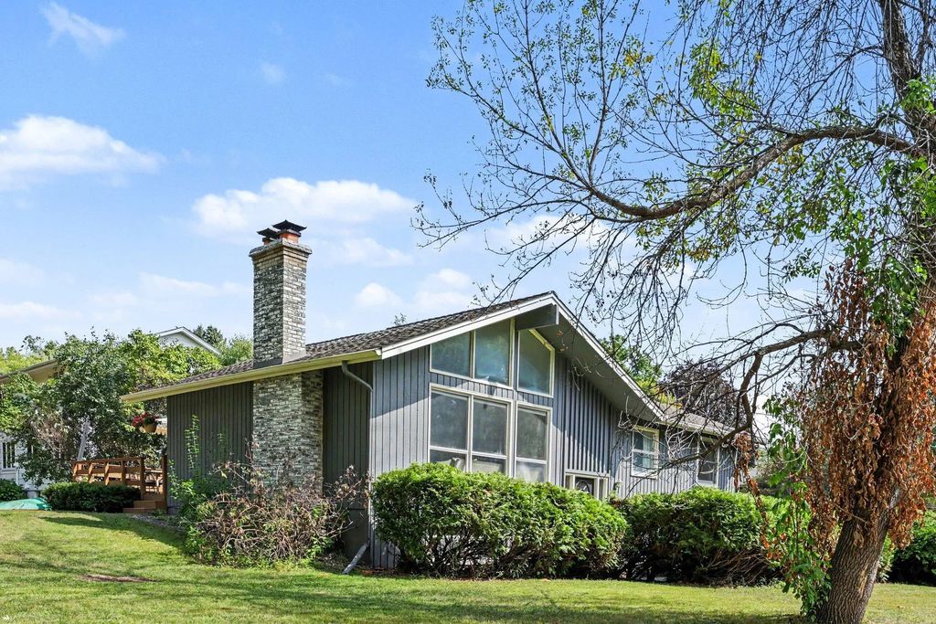 2405 Urbandale Lane N, Plymouth