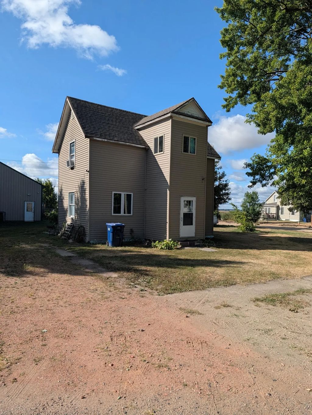 780 Elm Street, Kindred