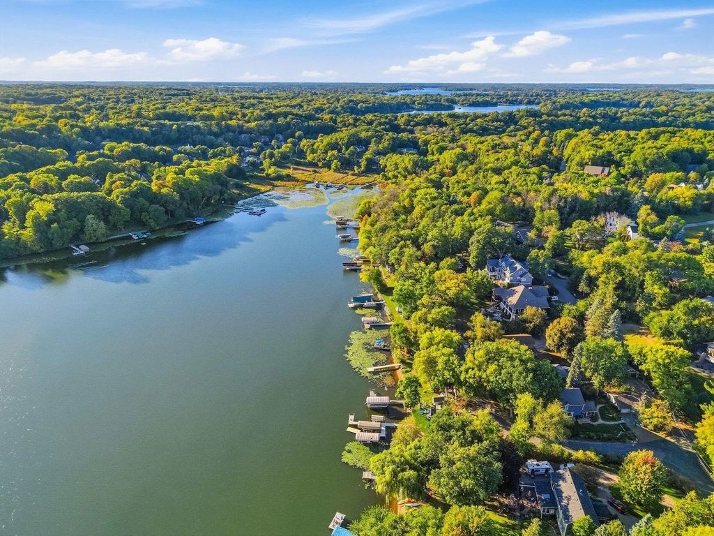 510 Pleasant View Road, Chanhassen