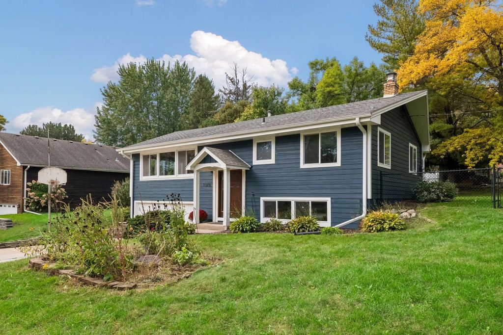 1370 Valley View Road, Chaska