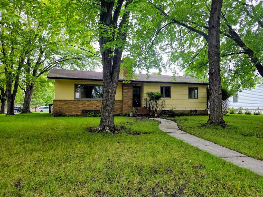 1410 Home Lane, International Falls