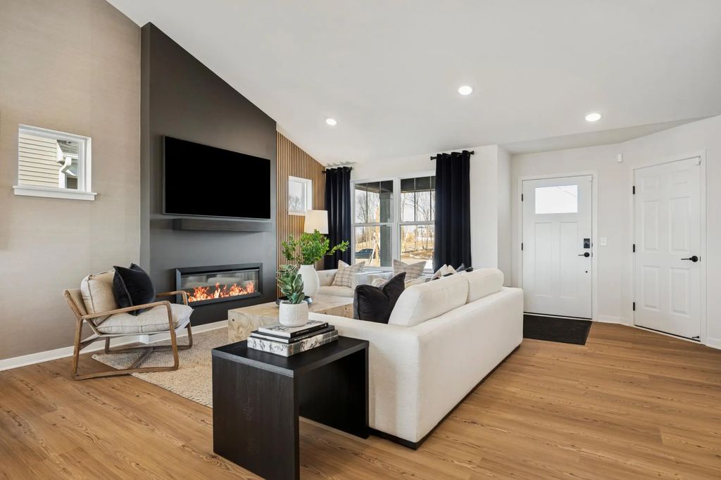 1652 Lund Way, Shakopee