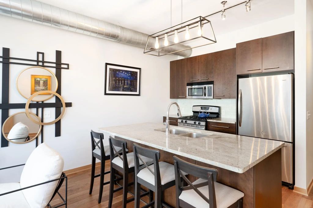 1211 Lagoon Avenue 305, Minneapolis