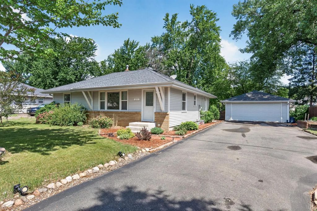 211 92nd Avenue Ne, Blaine