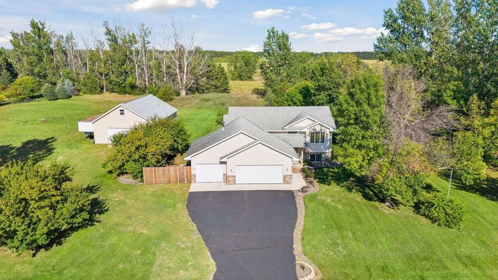 40533 Golden Avenue, North Branch