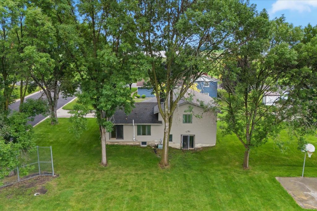 280 Colfax Avenue Ne, Hector