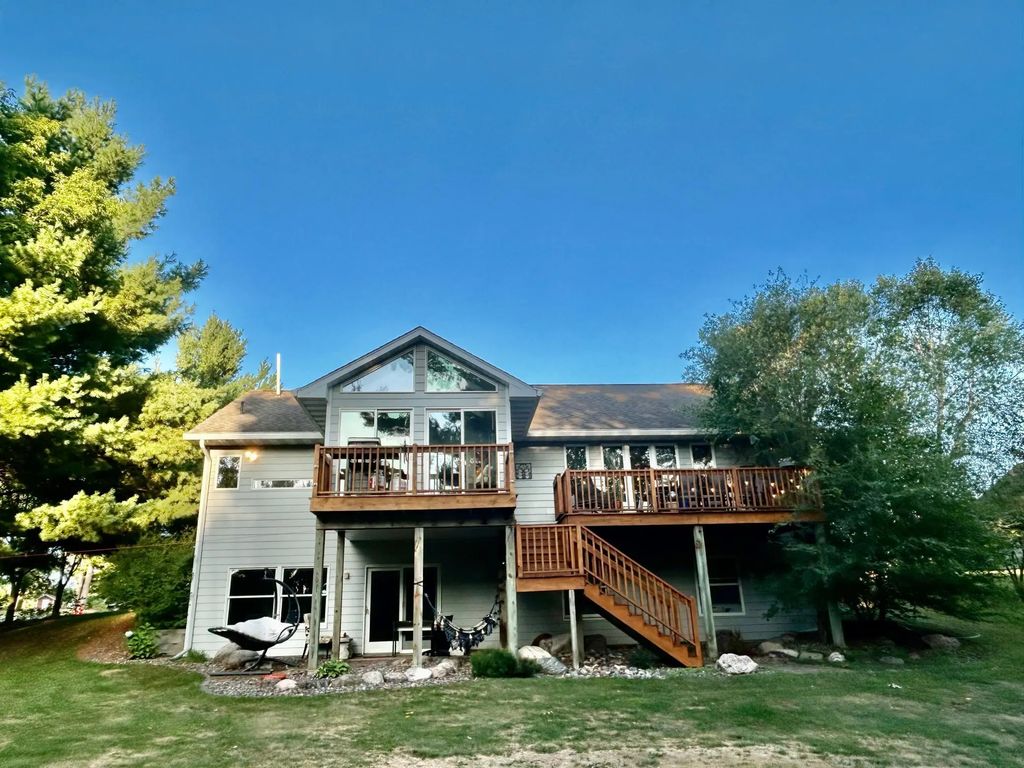 325 Willow Street, Mora