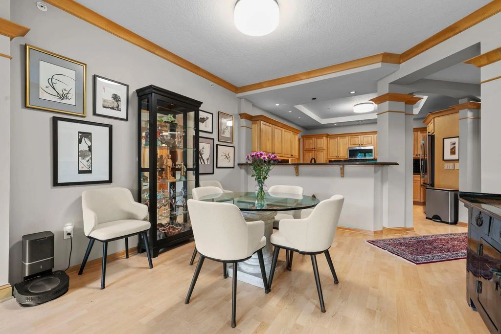 11460 Fairfield Road W 103, Minnetonka