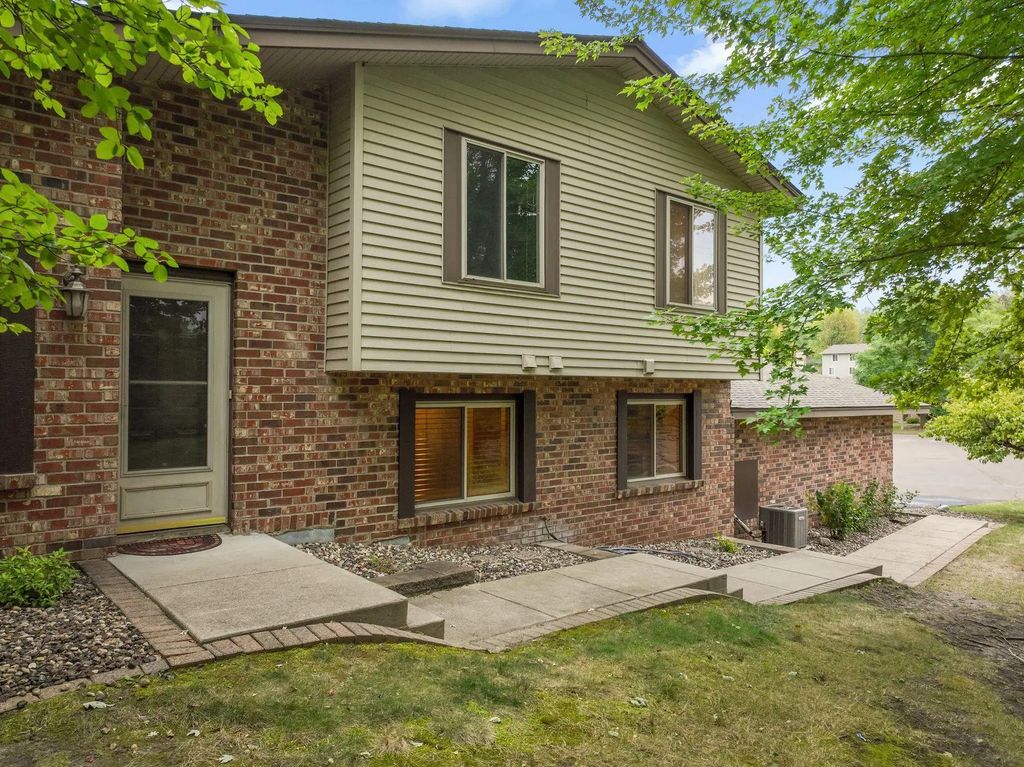 13430 Pepperwood Circle, Minnetonka