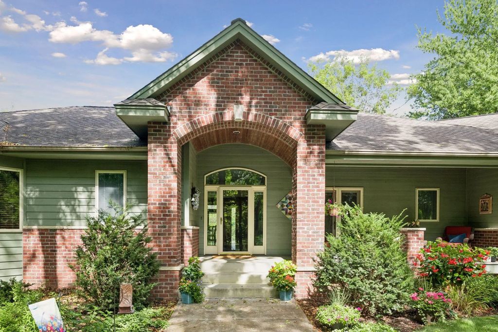 6600 Woodedge Road, Minnetrista
