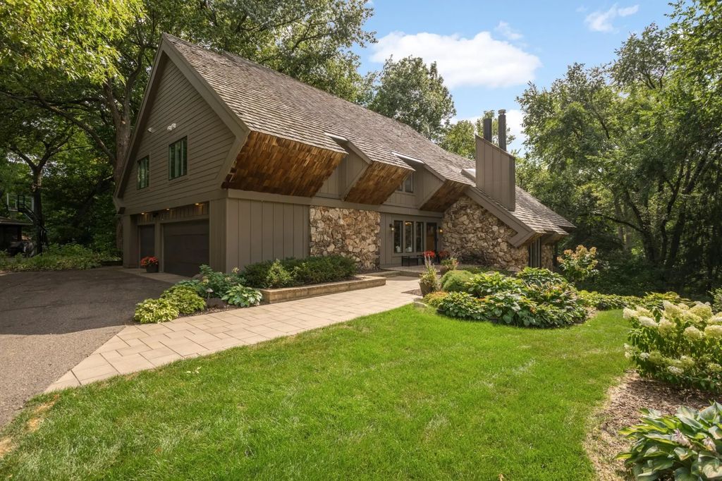 694 Maple Park Drive, Mendota Heights