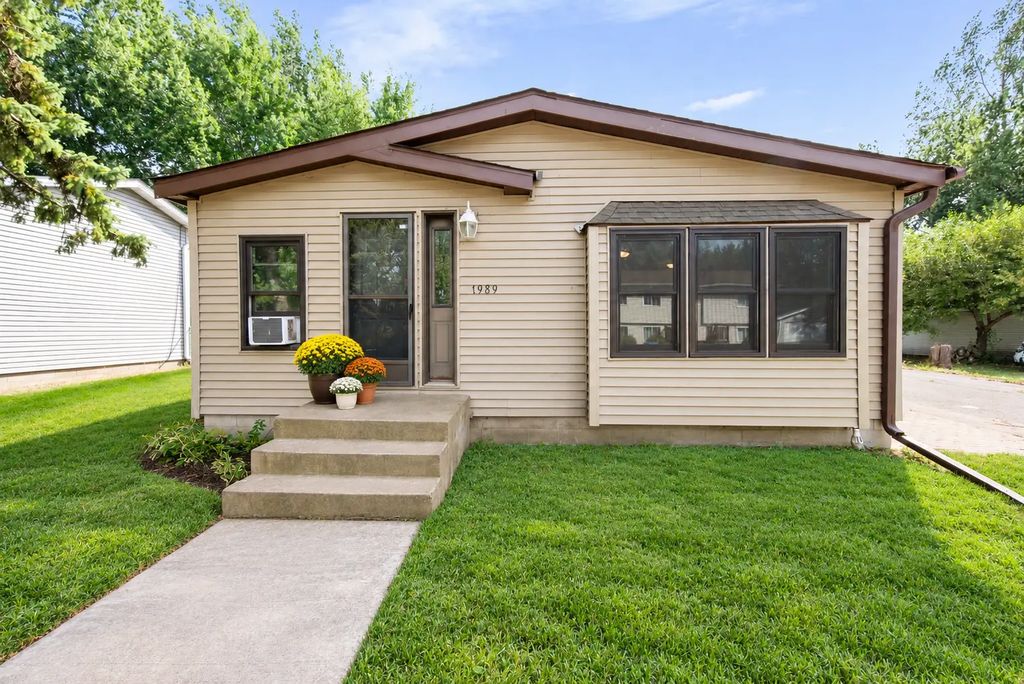 1989 Cardinal Drive, Centerville