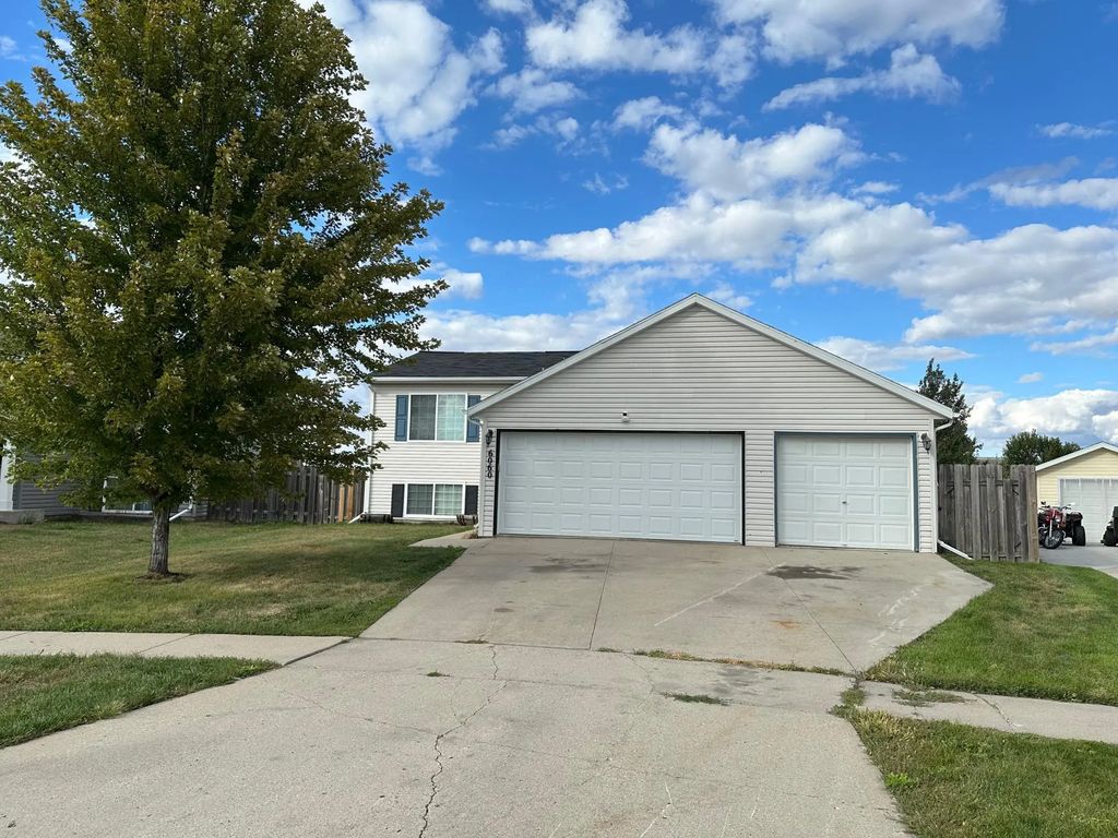 6060 Bennett Court S, Fargo