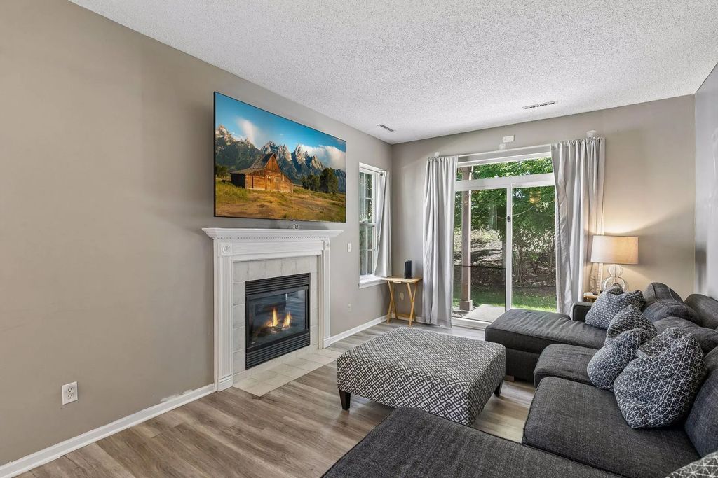 1673 Countryside Drive, Shakopee