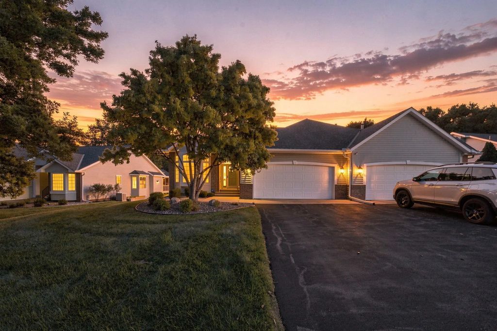 239 Wildflower Court, Vadnais Heights