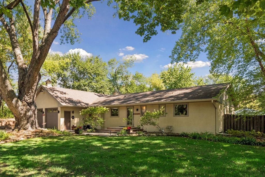 15509 Holdridge Road E, Wayzata