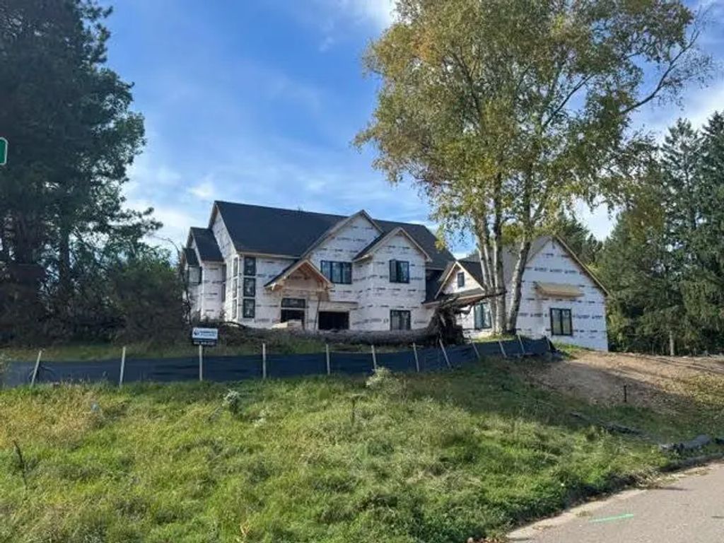 205 Deerwood Lane N, Plymouth