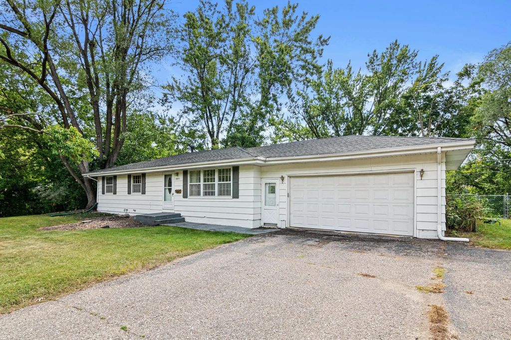 4609 Terracewood Drive, Bloomington
