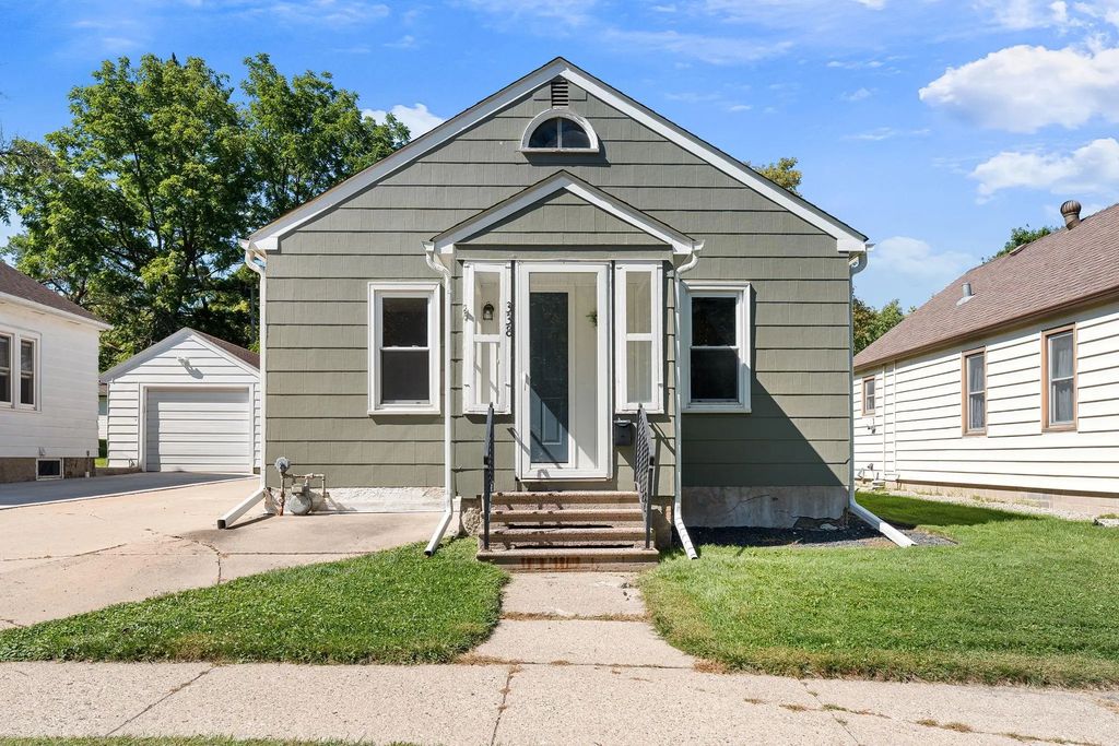 338 Highland Avenue, Owatonna