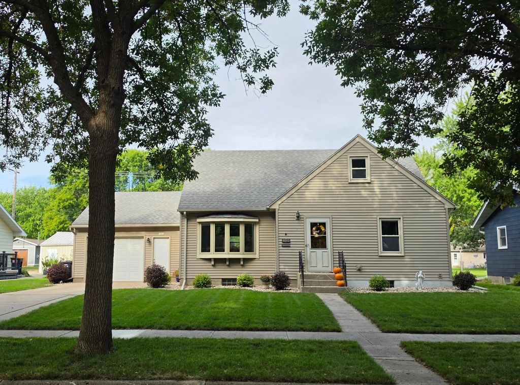 3042 Pine Avenue, Slayton