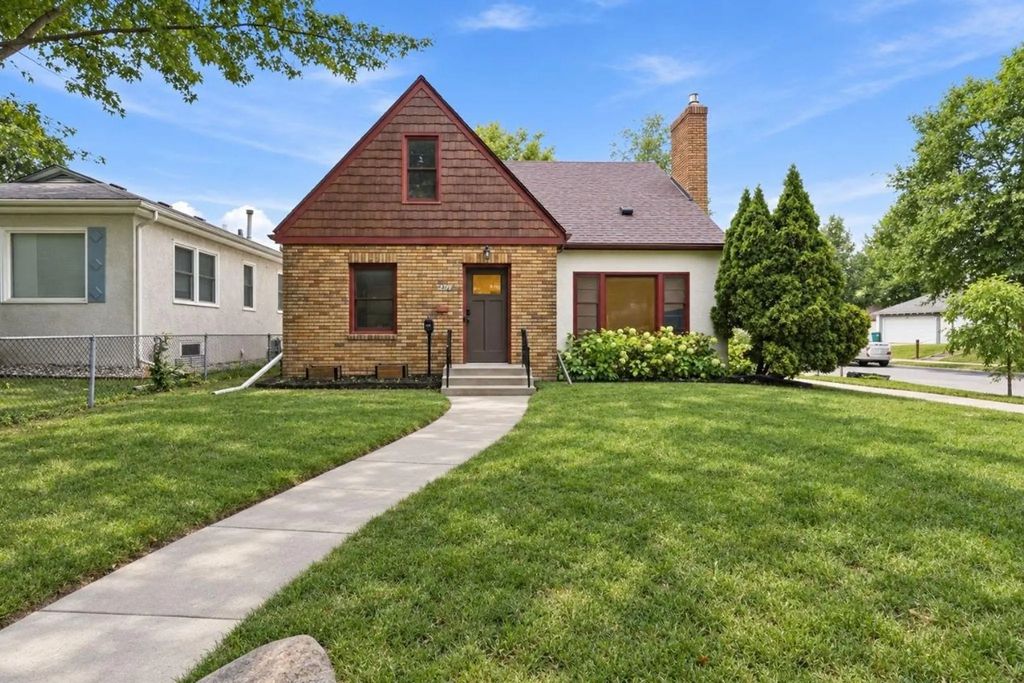 2748 Ne Ulysses Street Ne, Minneapolis