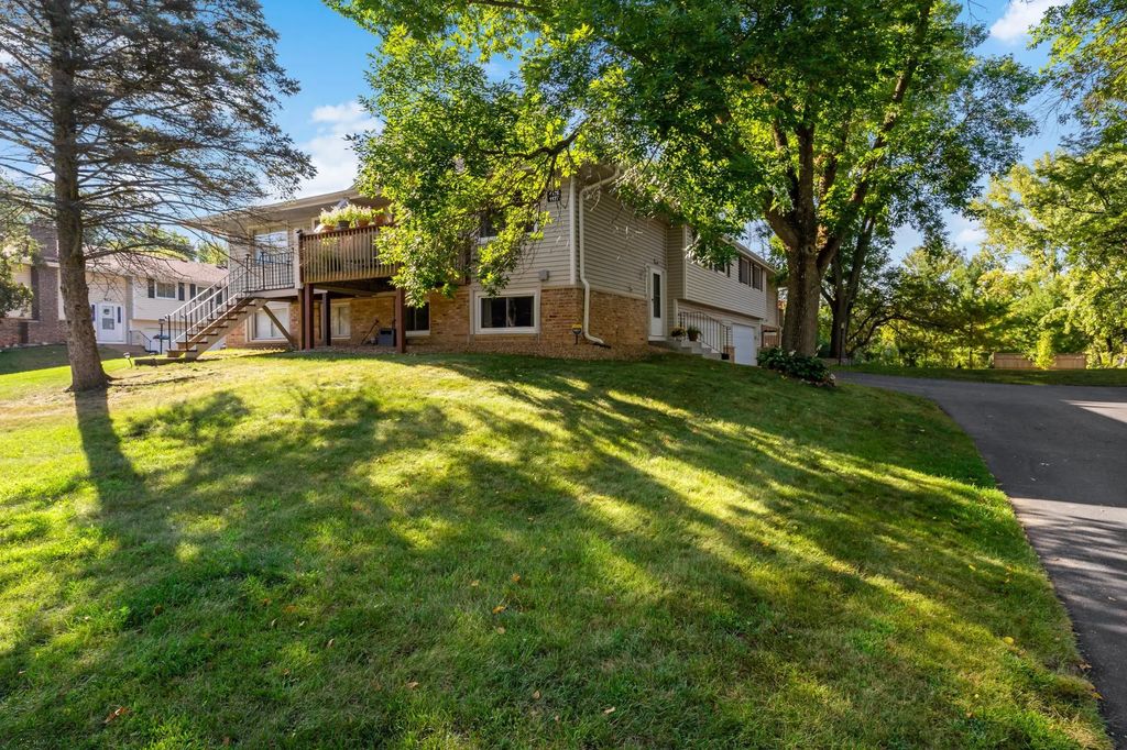 1177 Timbershore Lane, Eagan