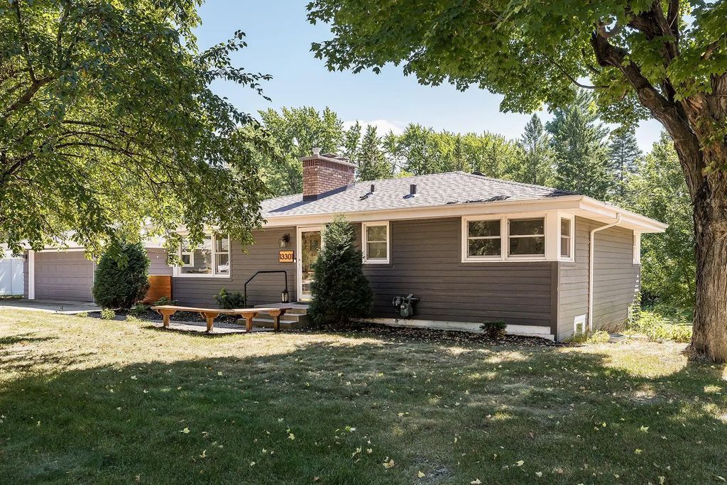 13301 Windyhill Road, Minnetonka