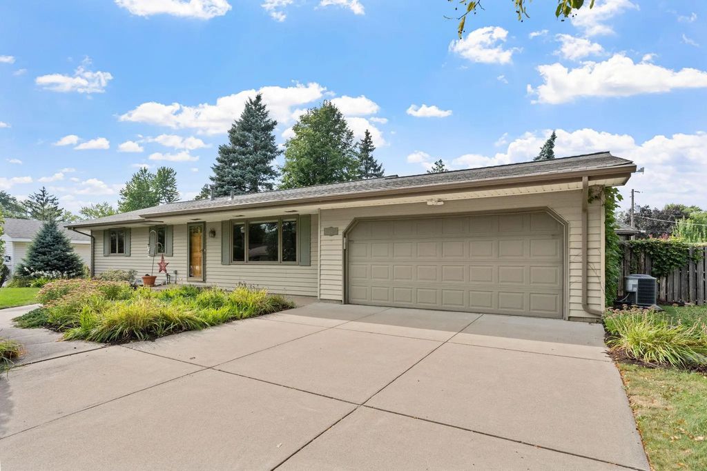 11700 Galtier Drive, Burnsville