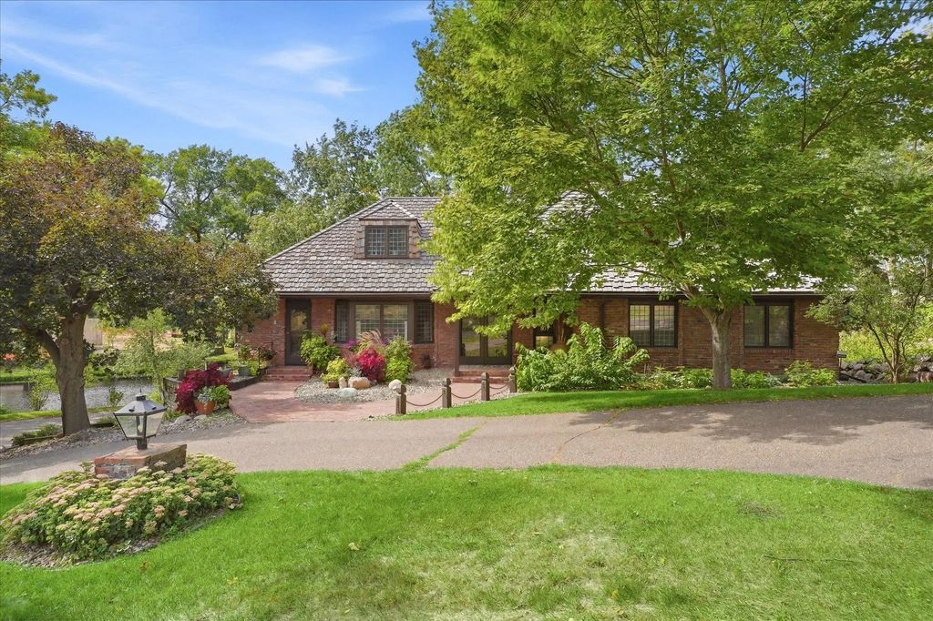 101 Ardmore Drive, Golden Valley