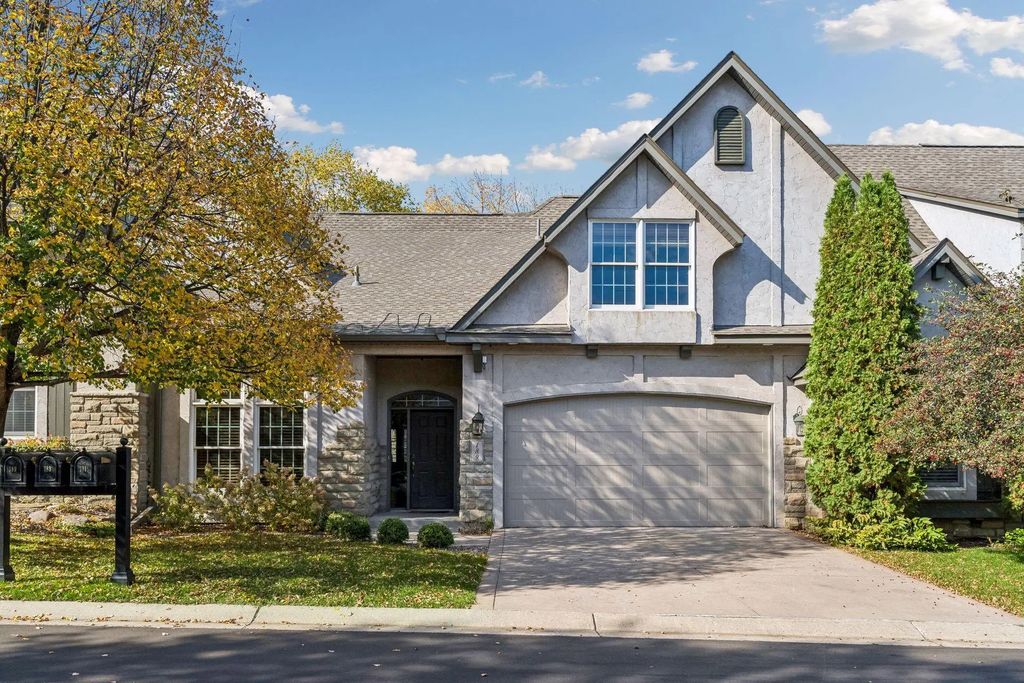189 Stonebridge Court, Mendota Heights