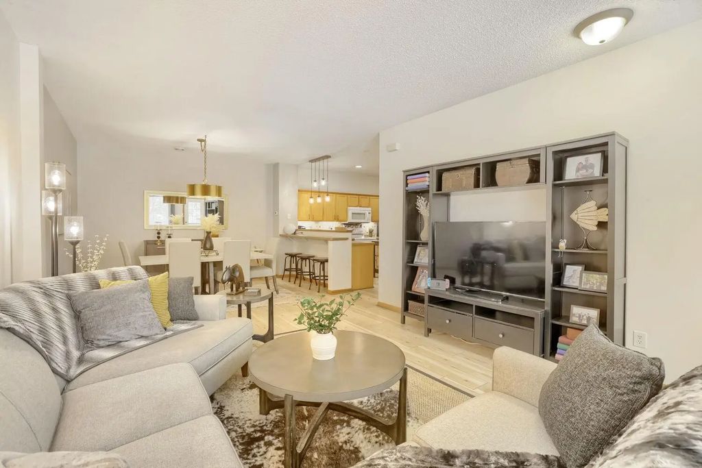 13457 Europa Court N 3, Hugo