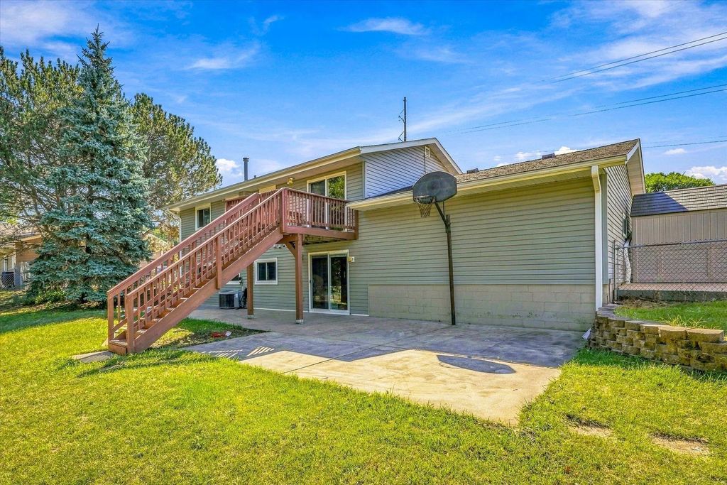 1721 Deerwood Drive, Eagan