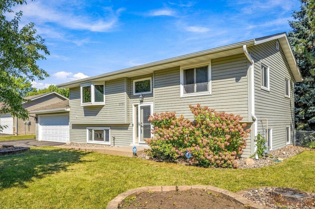 1721 Deerwood Drive, Eagan