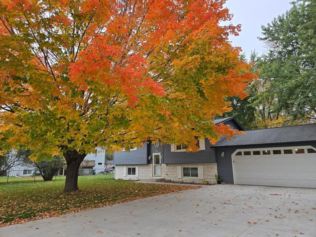 880 5th Street N, Dassel