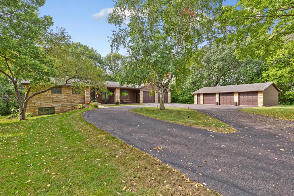 23 Holiday Court, North Mankato