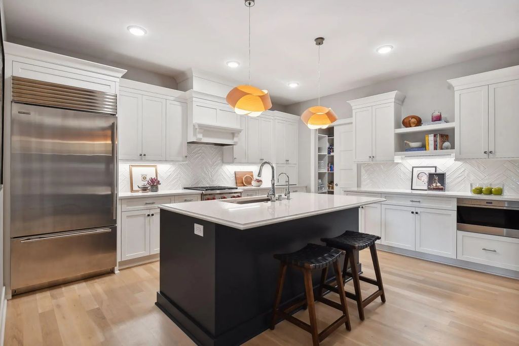 222 Ferndale Road S 303, Wayzata