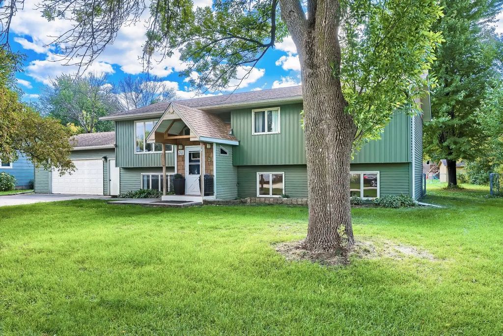 311 Dakota Street W, Vermillion
