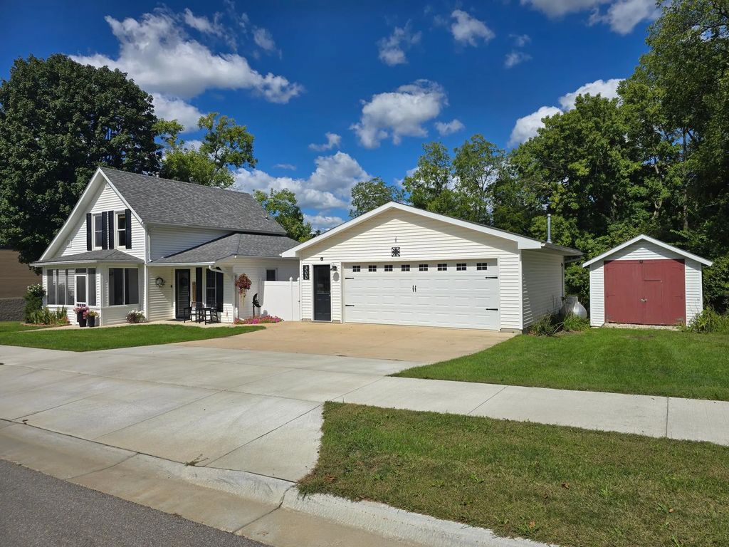 300 Kirkwood Street E, Lanesboro