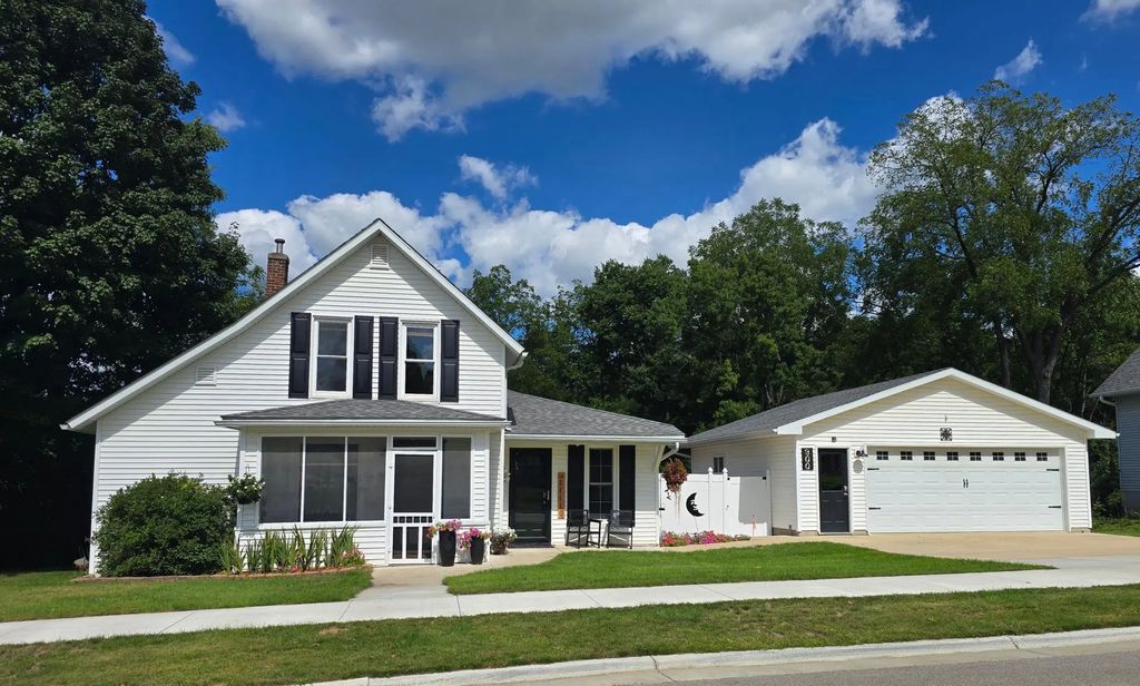 300 Kirkwood Street E, Lanesboro