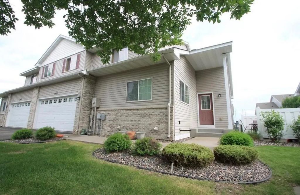 11429 16th Street Ne, Saint Michael