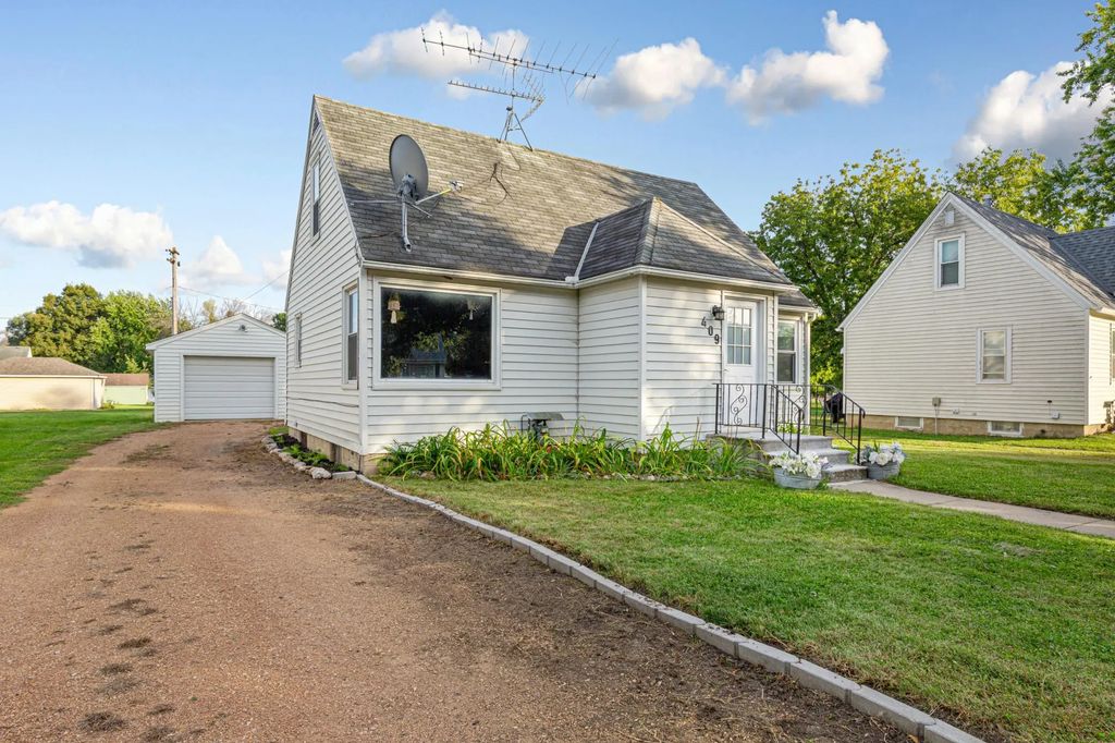 409 S 5th Street, Le Sueur