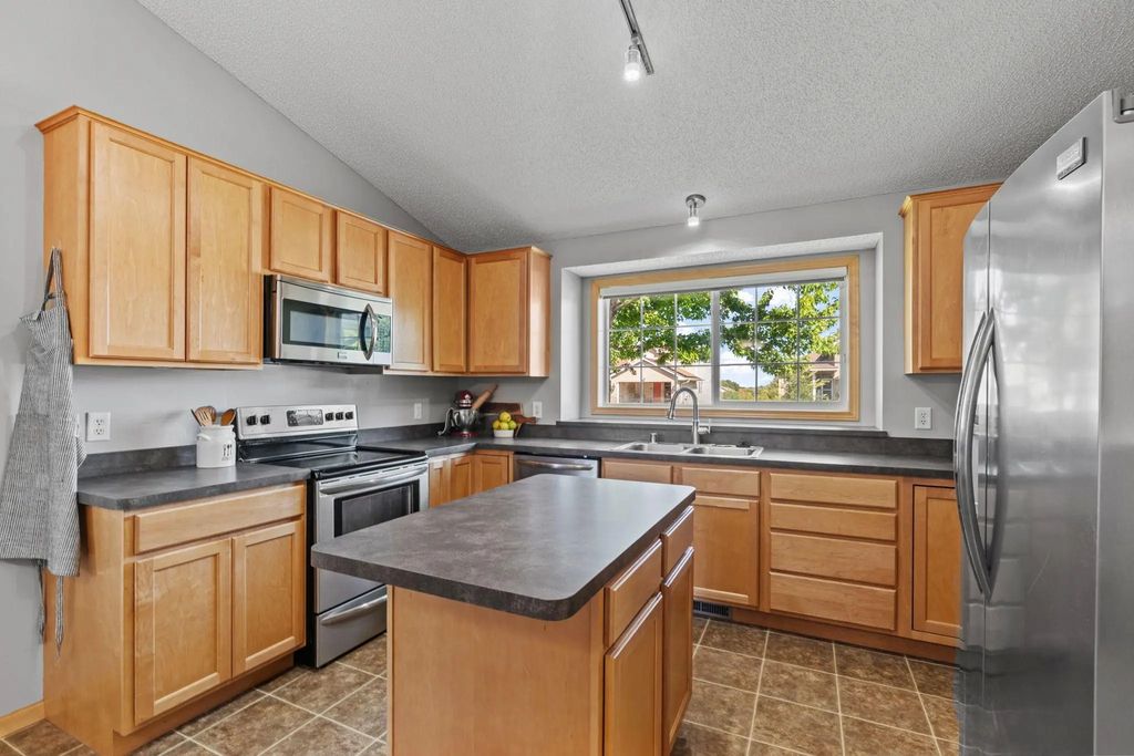 21233 Independence Avenue, Lakeville