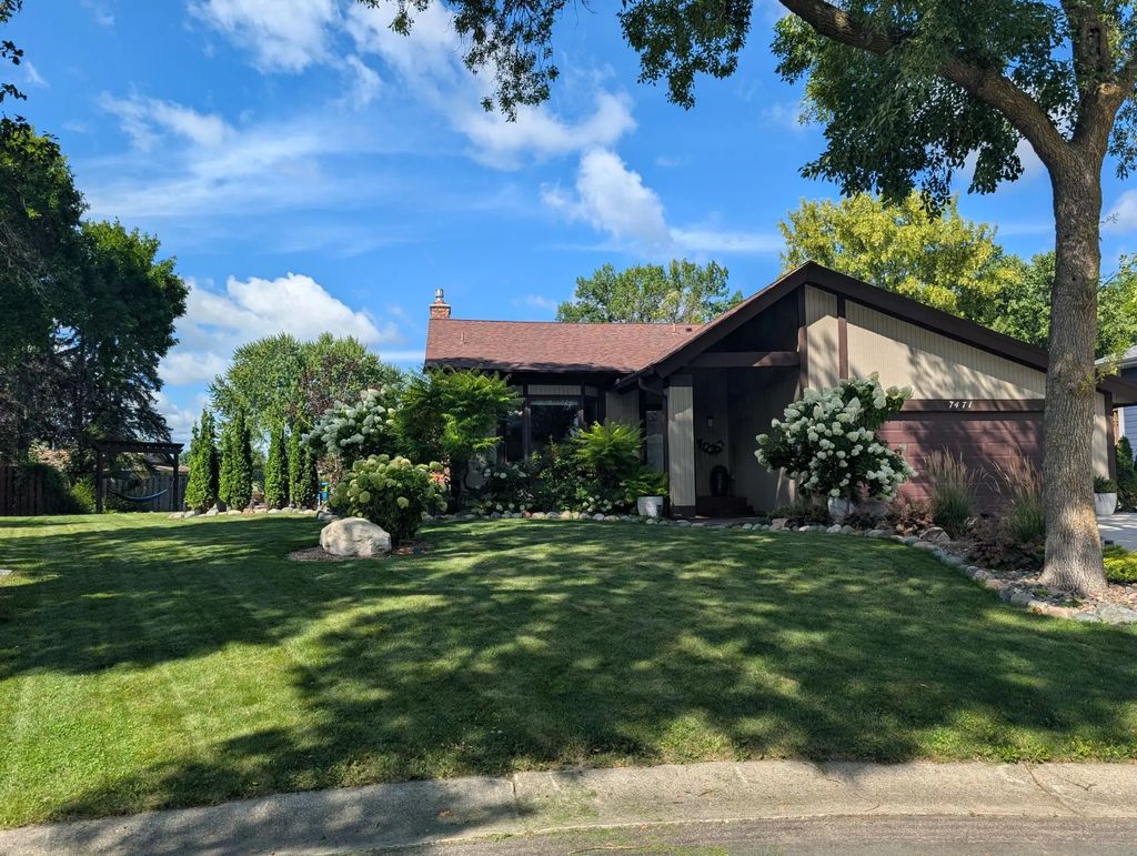 7471 Saratoga Drive, Chanhassen