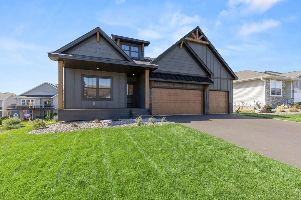 13351 Cadogan Way, Rosemount